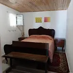 Casa de Férias Comfortable House In With Garden Cortes do Meio