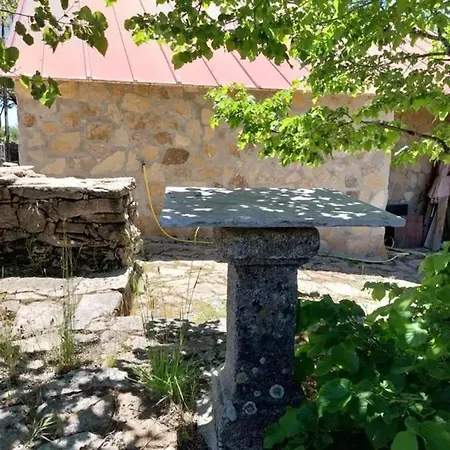 בית נופש Comfortable House In With Garden