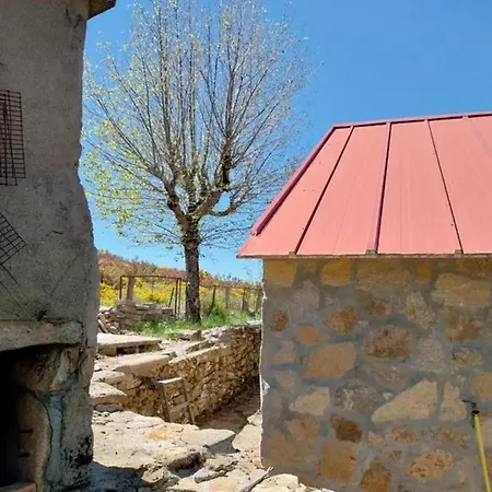 Comfortable House In With Garden Cortes do Meio