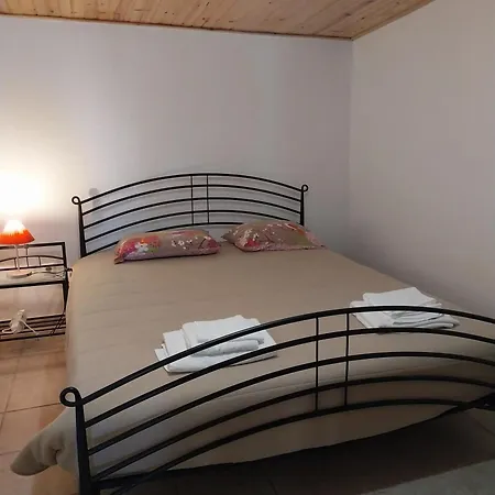 בית נופש Comfortable House In With Garden Cortes do Meio