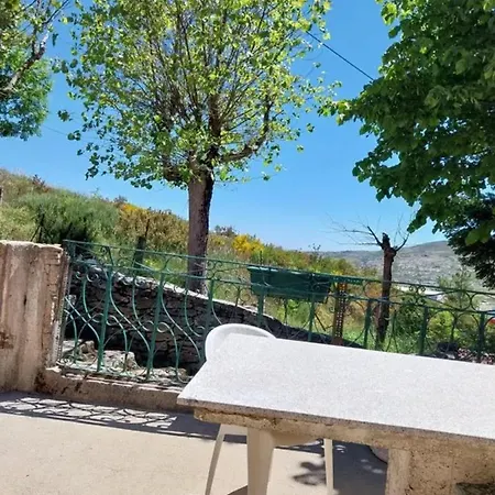 Comfortable House In With Garden 度假居