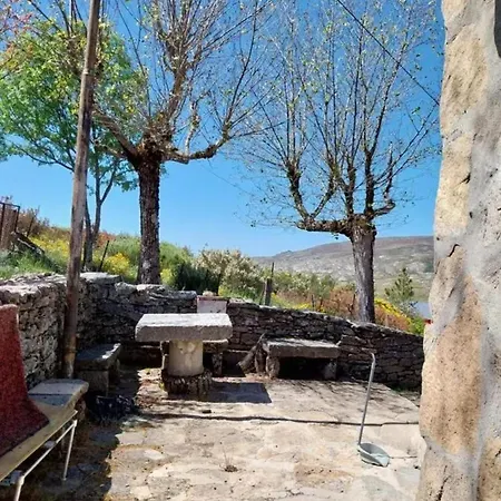 度假居 Comfortable House In With Garden Cortes do Meio