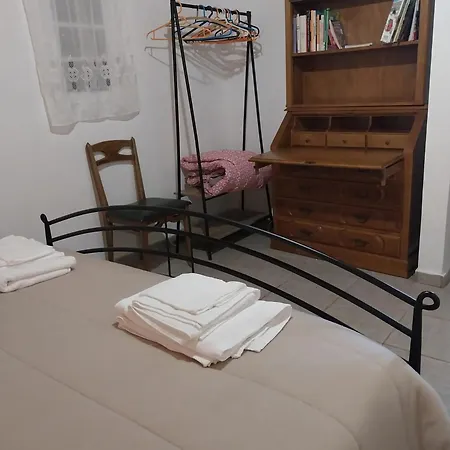 בית נופש Comfortable House In With Garden