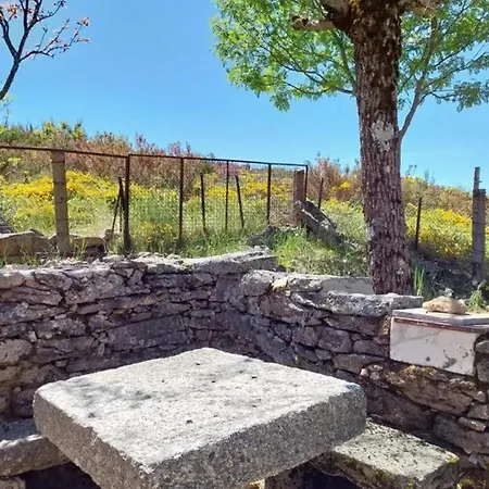 בית נופש Comfortable House In With Garden