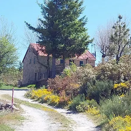 Casa de Férias Comfortable House In With Garden *
