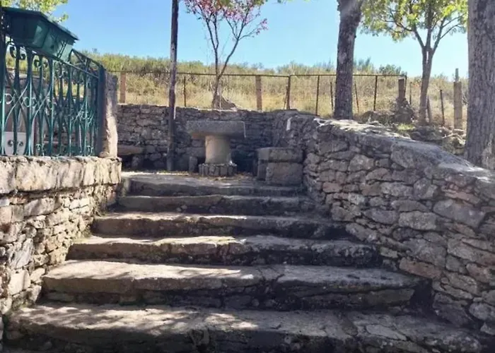 Casa de Férias Comfortable House In With Garden *