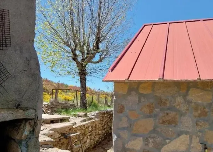 Comfortable House In With Garden Cortes do Meio