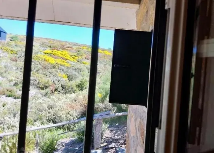 Casa de Férias Comfortable House In With Garden Cortes do Meio