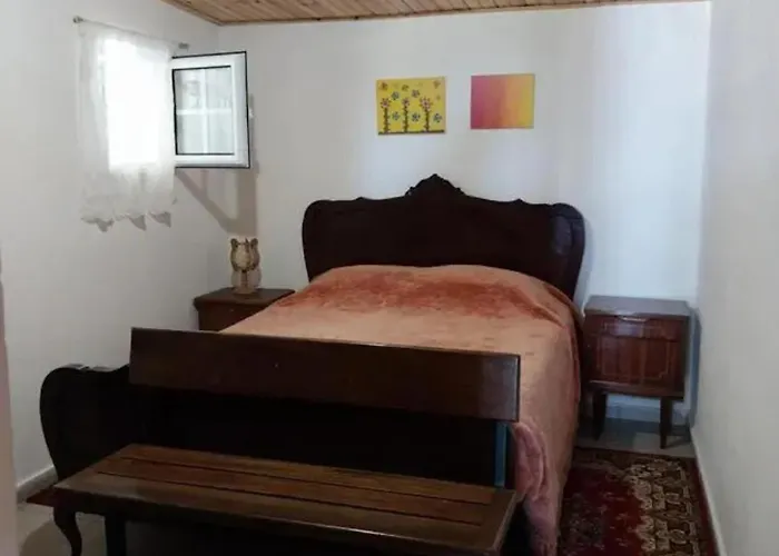 Casa de Férias Comfortable House In With Garden Cortes do Meio