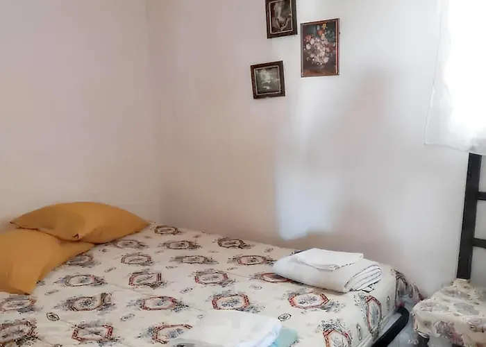 Comfortable House In With Garden